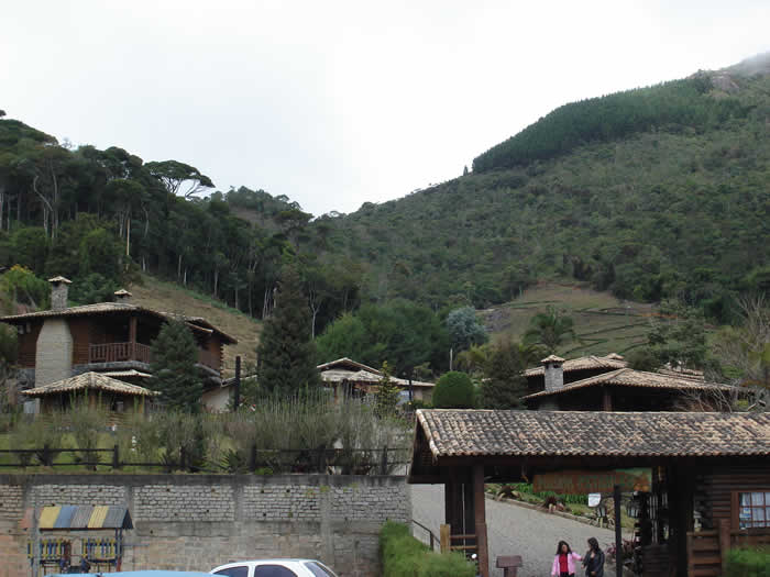 Fotografia da obra — Casa de Eucalipto ES - Domingos Martins em Pedra Azul